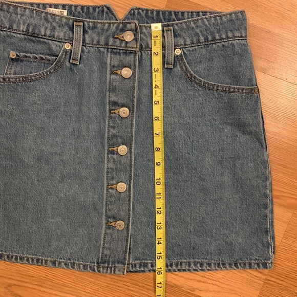 Levi’s Like New EUC Button Front Denim Mini Skirt - Picture 13 of 15